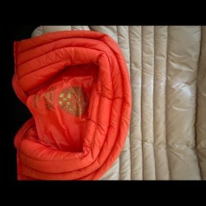 Light weight puffer vest